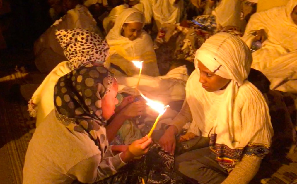 Pèlerins nocturnes en Ethiopie/La noche de los fieles