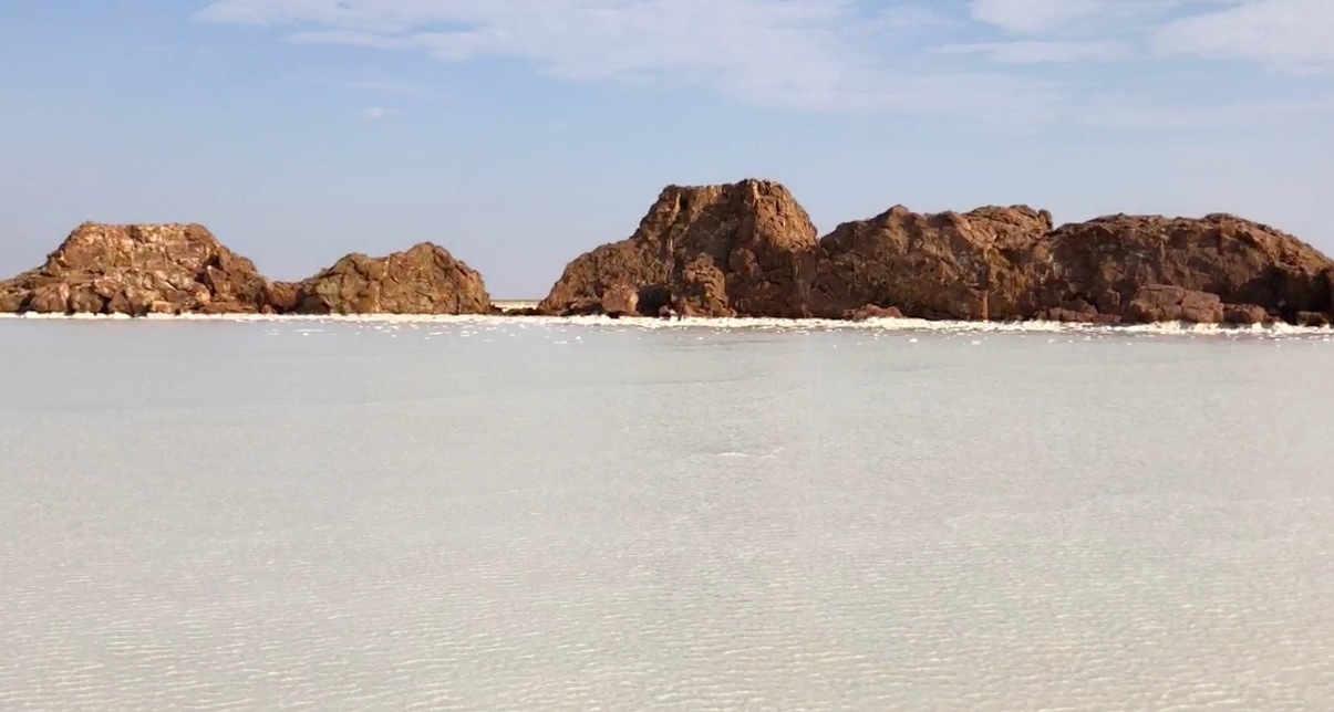 Un grain de sel dans le désert éthiopien / Un grano de sal en el desierto