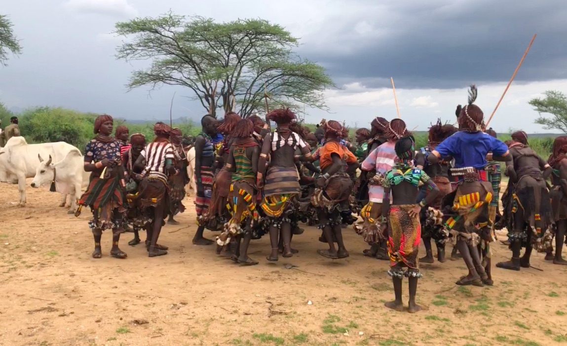 Ethiopie : tu seras un homme, mon fils… / Devenir un hombre en los Hamer