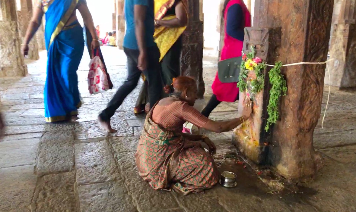 Inde : la tête dans le culte / Historias de fé