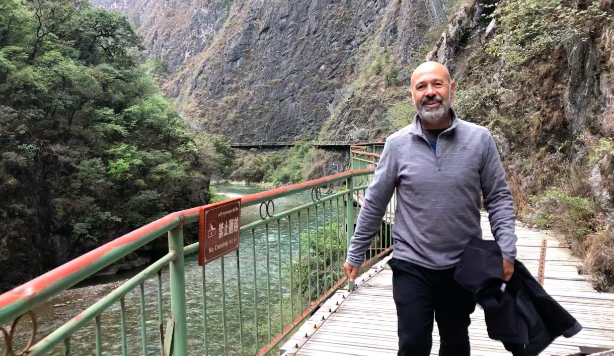 Chine : des lacets sur la montagne / El hombre de las curvas