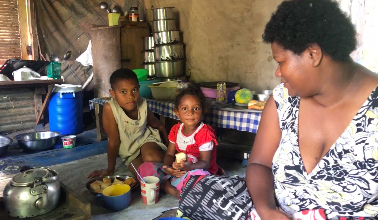 Fiji : un village du bout du monde / Un pueblo al final del mundo
