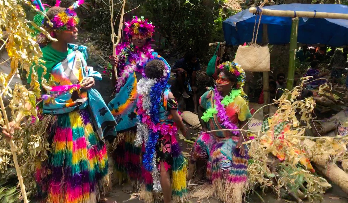 Vanuatu : une tribu bondissante / Una tribu que salta