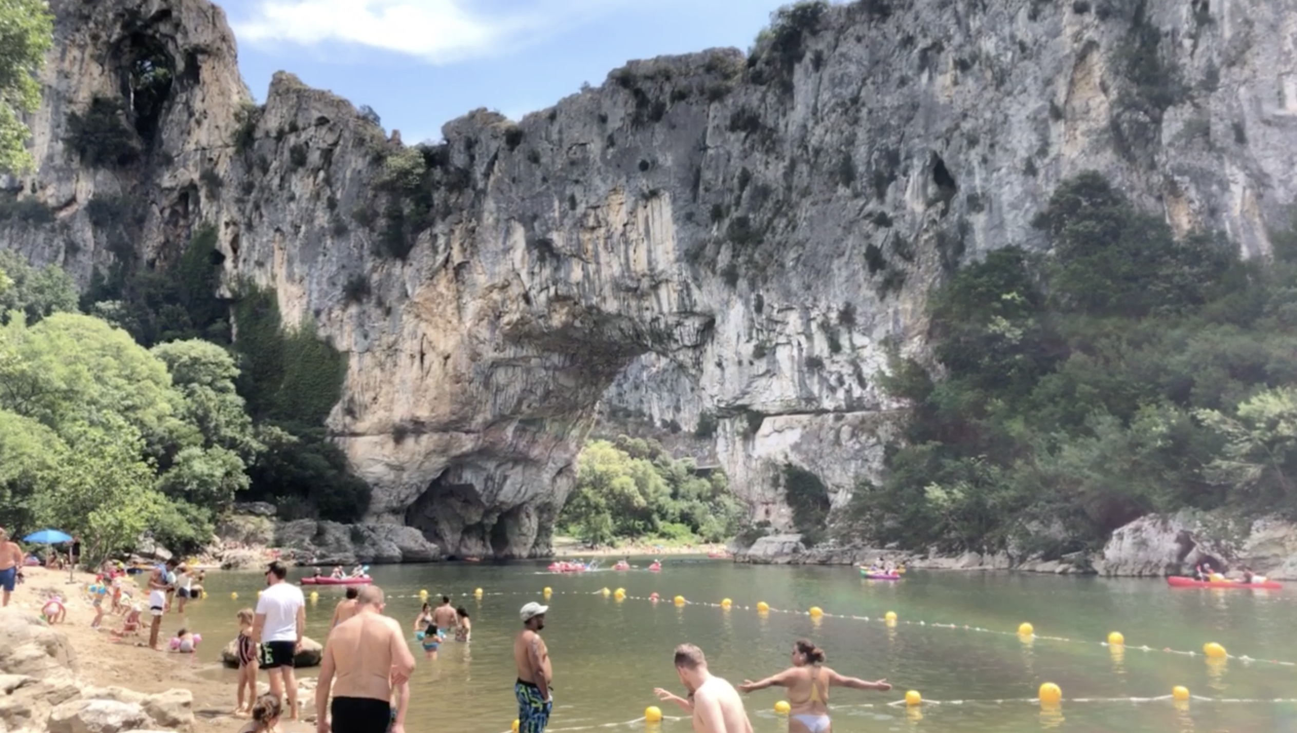 L&rsquo;Ardèche : des gorges et bien plus…/En Ardeche, las gargantas y mucho más