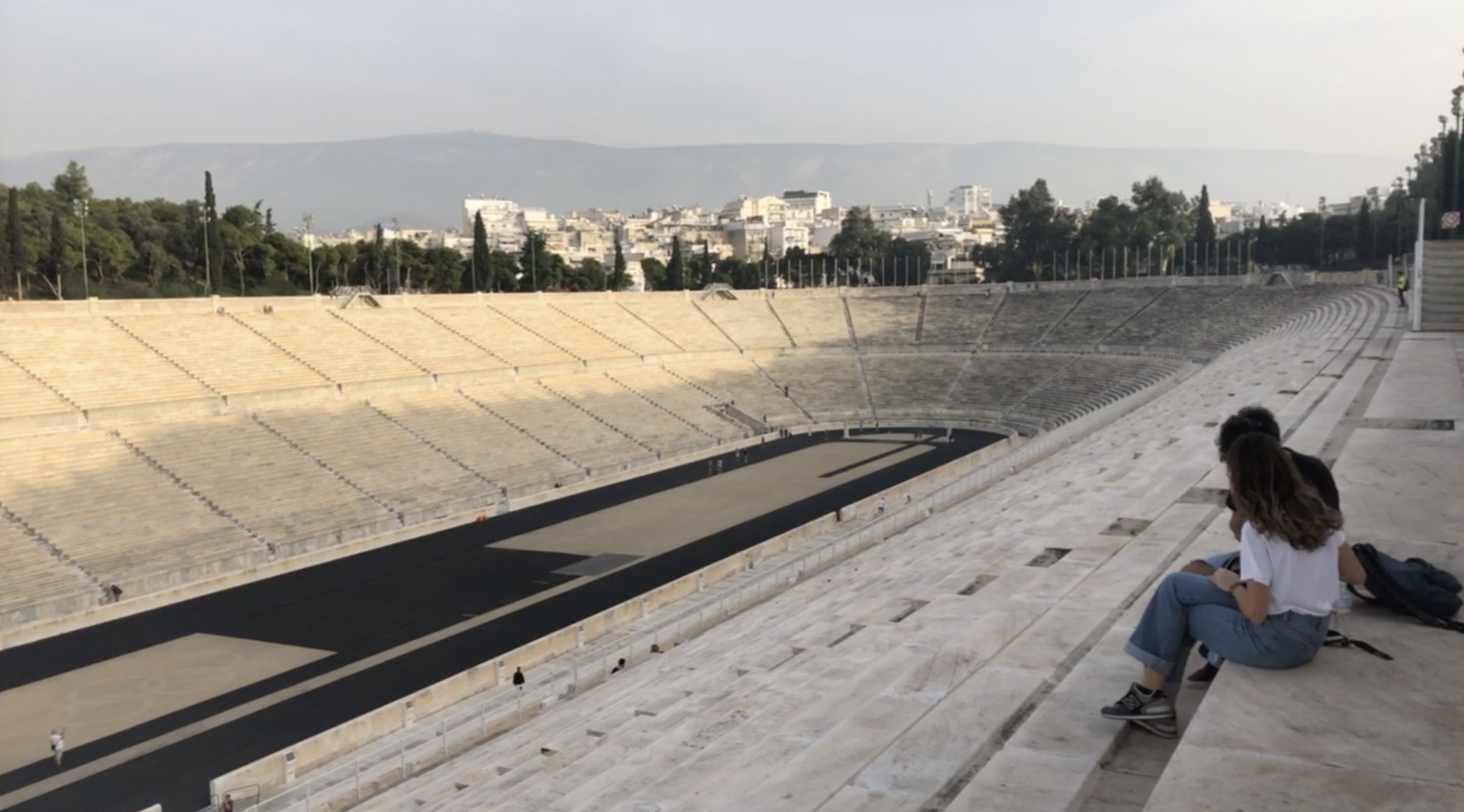 Athènes, de féta et de kalamatas • Athenas, con feta y kalamatas