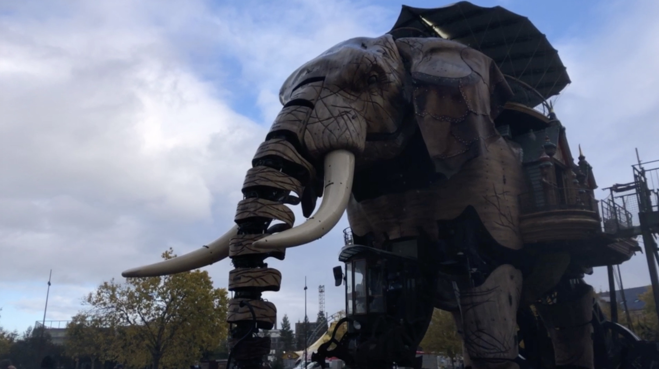 Retrouvez votre âme d’enfant à Nantes • Reencuentra a su mente de niño en Nantes