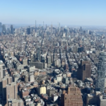 Dans les hauteurs de Manhattan • En las alturas de Manhattan