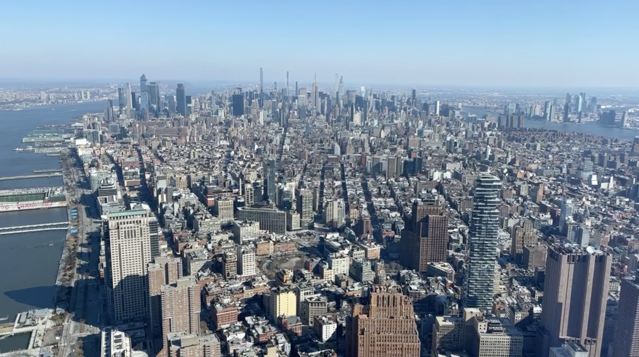 Dans les hauteurs de Manhattan • En las alturas de Manhattan