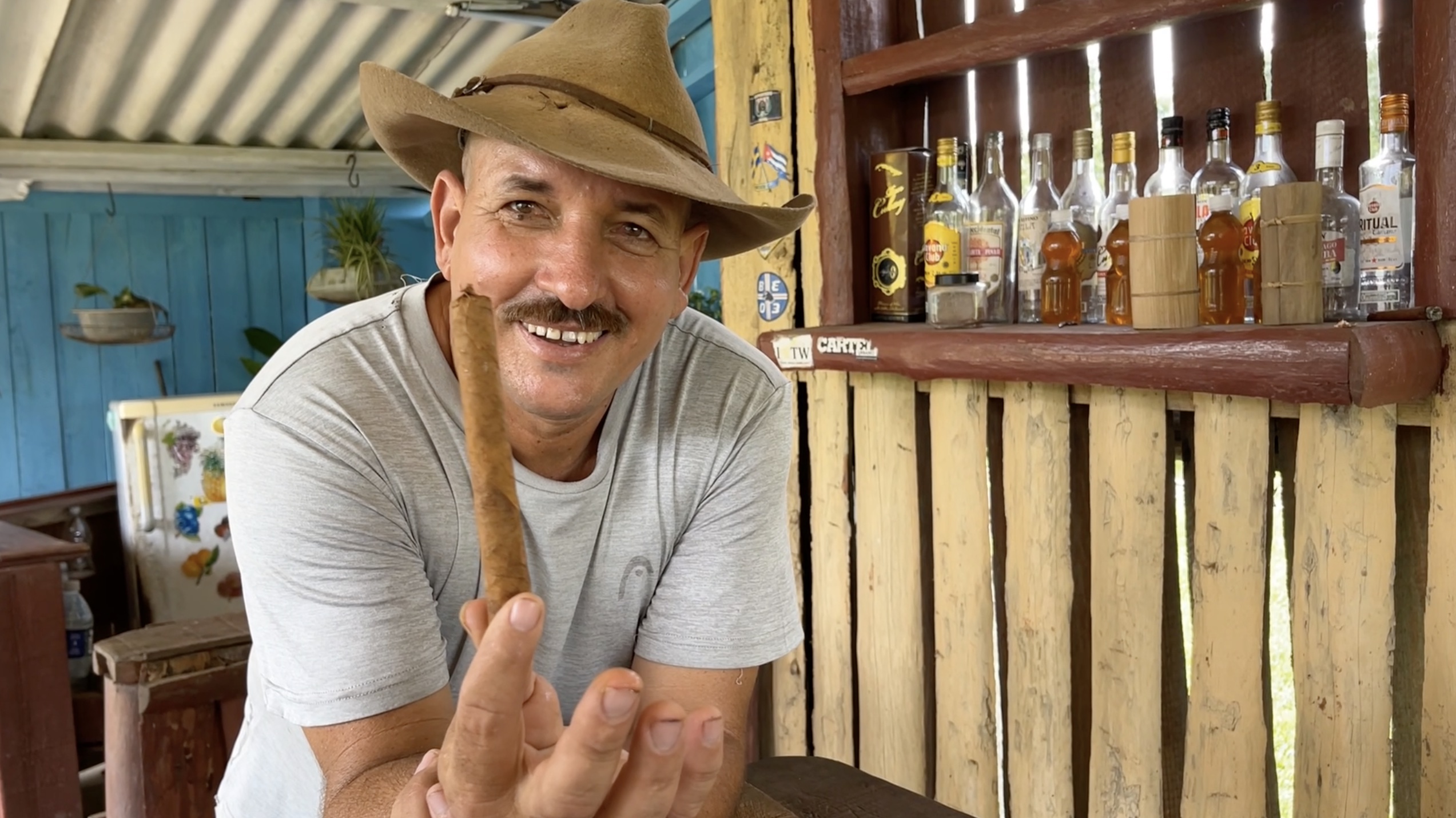 Les classiques : havanes & rhum • Los clásicos : havanas & ron