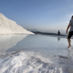 Un petit paradis blanc à Pamukkale • Un pequeño paraiso blanco en Pamukkale