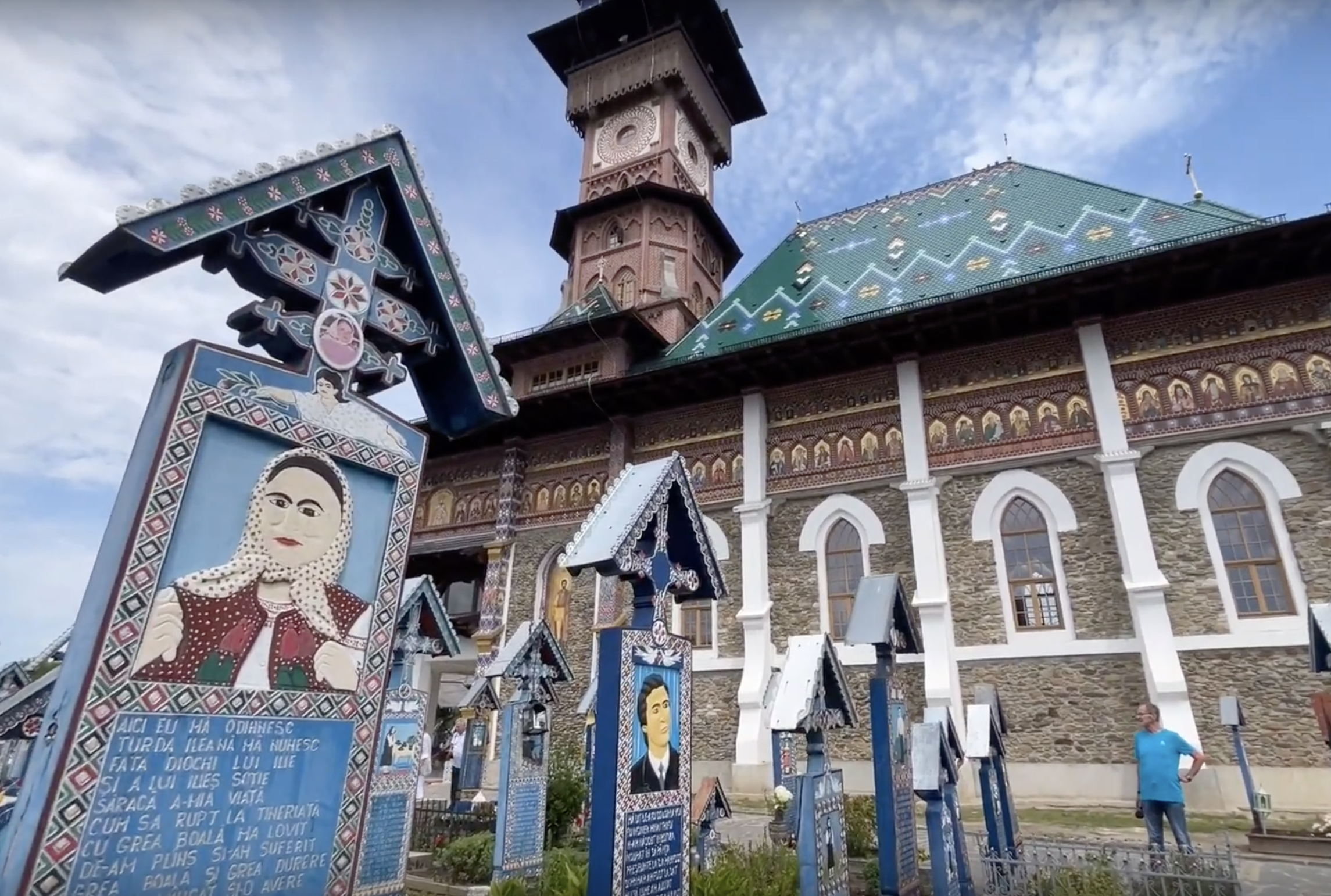 En Roumanie, la couleur embellit la foi • En Rumania, el color embellece la fe