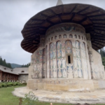 Les mystères des monastères roumains • Los misterios de los monasterios rumanos