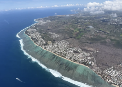 A la Réunion, des sentiers vertigineux • En la isla de La Reunión, senderos vertiginosos